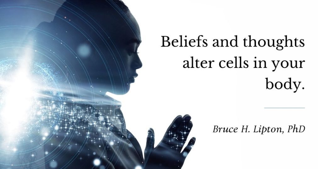 A hiedelmek és gondolatok megváltoztatják a sejteket a testedben. -Bruce Lipton, PhD